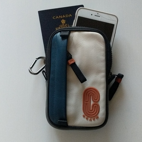 Coach Hybrid Pouch - Picture 2 of 4
